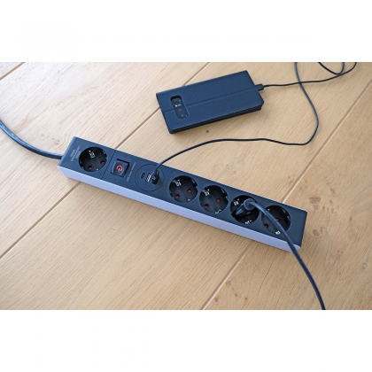 5-voudige stekkerdoos met USB Power Delivery voor snel opladen (1x oplader type C, 2x USB 2,4 A, 1,5m kabel, met schakelaar) TYPE F