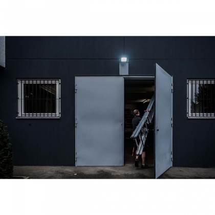 LED Spotlight JARO 7060 P (LED Floodlight voor wandmontage voor buiten IP65, 50W, 5800lm, 6500K, met bewegingsmelder)