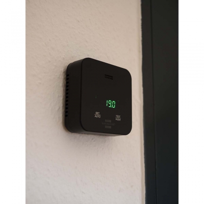 CO2-meter C2M L 4050 / CO2-verkeerslicht voor het bewaken van de luchtkwaliteit (met display en akoestisch signaal, met geïntegreerde batterij, tot 12 uur gebruik)