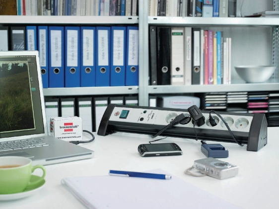 Overspanningsbeveiligde Stekkerdoos Premium-Office-Line 6-Wegs 1.80 m - Geaard