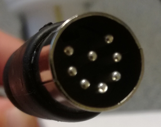 DIN 8 POLIG MALE HOEFIJZER PVC