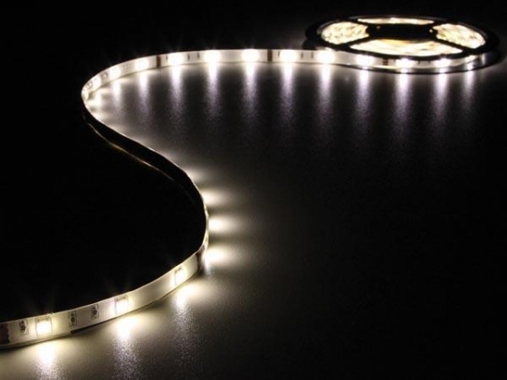 KIT MET FLEXIBELE LEDSTRIP INCL. VOEDING -WARM WIT - 150 LEDS - 5m