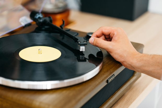 Platenspeler met 4 ingebouwde luidsprekers en bluetooth-ontvangst Wood