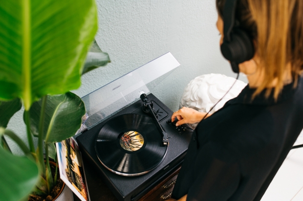 Platenspeler met 4 ingebouwde luidsprekers en bluetooth-ontvangst Zwart