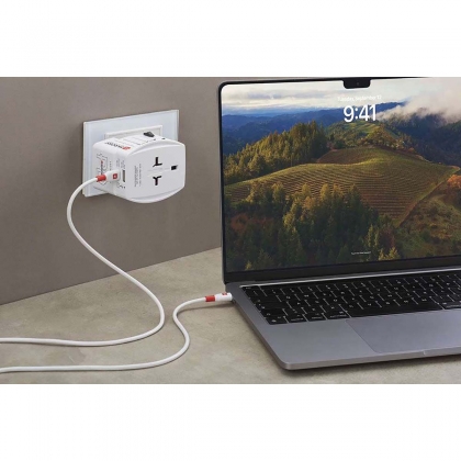 2-polige wereldreisadapter met geïntegreerde dubbele USB-oplader (1x USB C & 1 x USB) 45 Watt Power Delivery