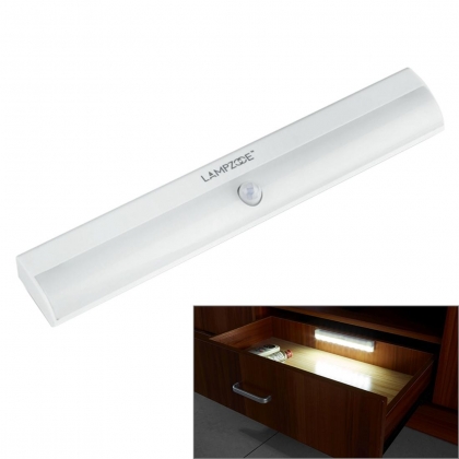 LEDLAMP MET PIR-SENSOR OP BATTERIJEN