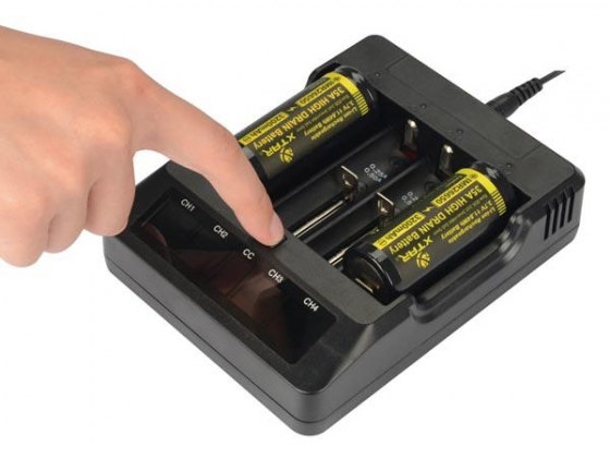 MULTIFUNCTIONELE LI-ION BATTERIJLADER
