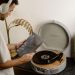 Houten retro platenspeler met ingebouwde speakers, Bluetooth® en AT3600L cassette Grijs